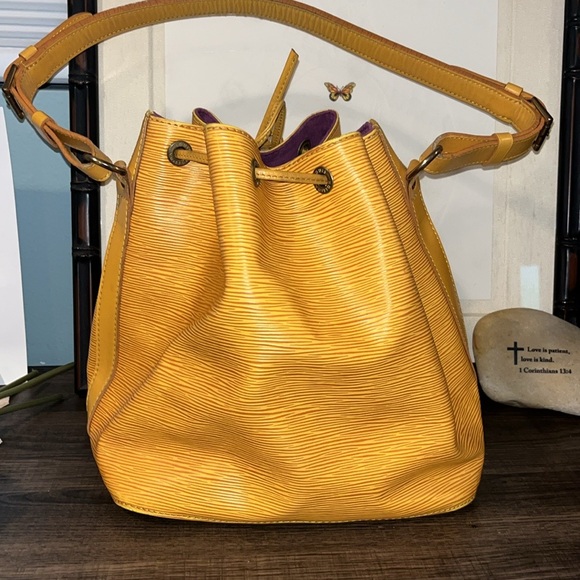 LOUIS VUITTON Leather LV Petit Noe Yellow Epi Shoulder Bucket Bag - Picture 6 of 17